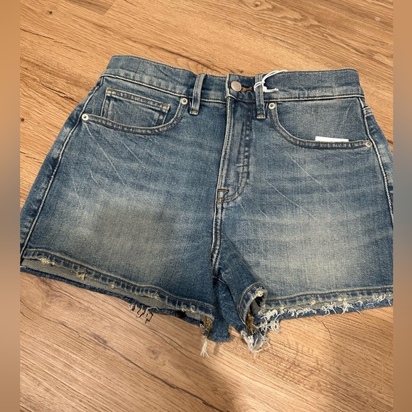 Good American Blue Jean Shorts - Picture 3 of 6